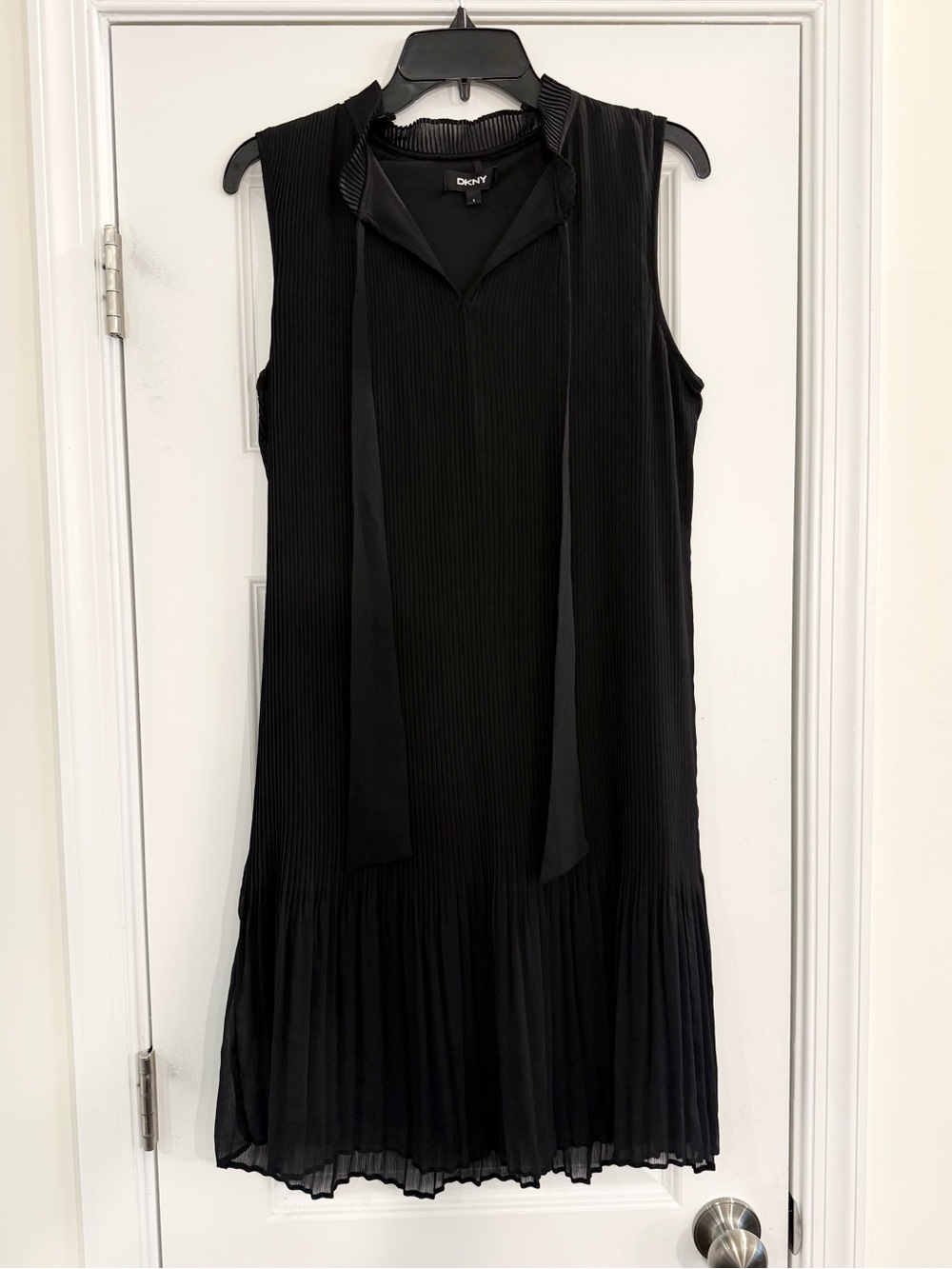 DKNY Black Pleated Sleeveless Dress Size 6 Cocktail Evening